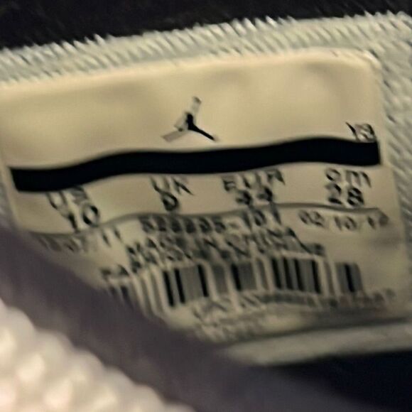 Air Jordan 11 Retro Low Men\'s Shoes Color White/Varsity Red Size 10 Authenticate main image 11